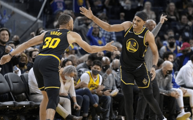 关键时刻英超焦点战，金州勇士主帅复盘，话题不断，临场指挥获称赞的简单介绍-ayx