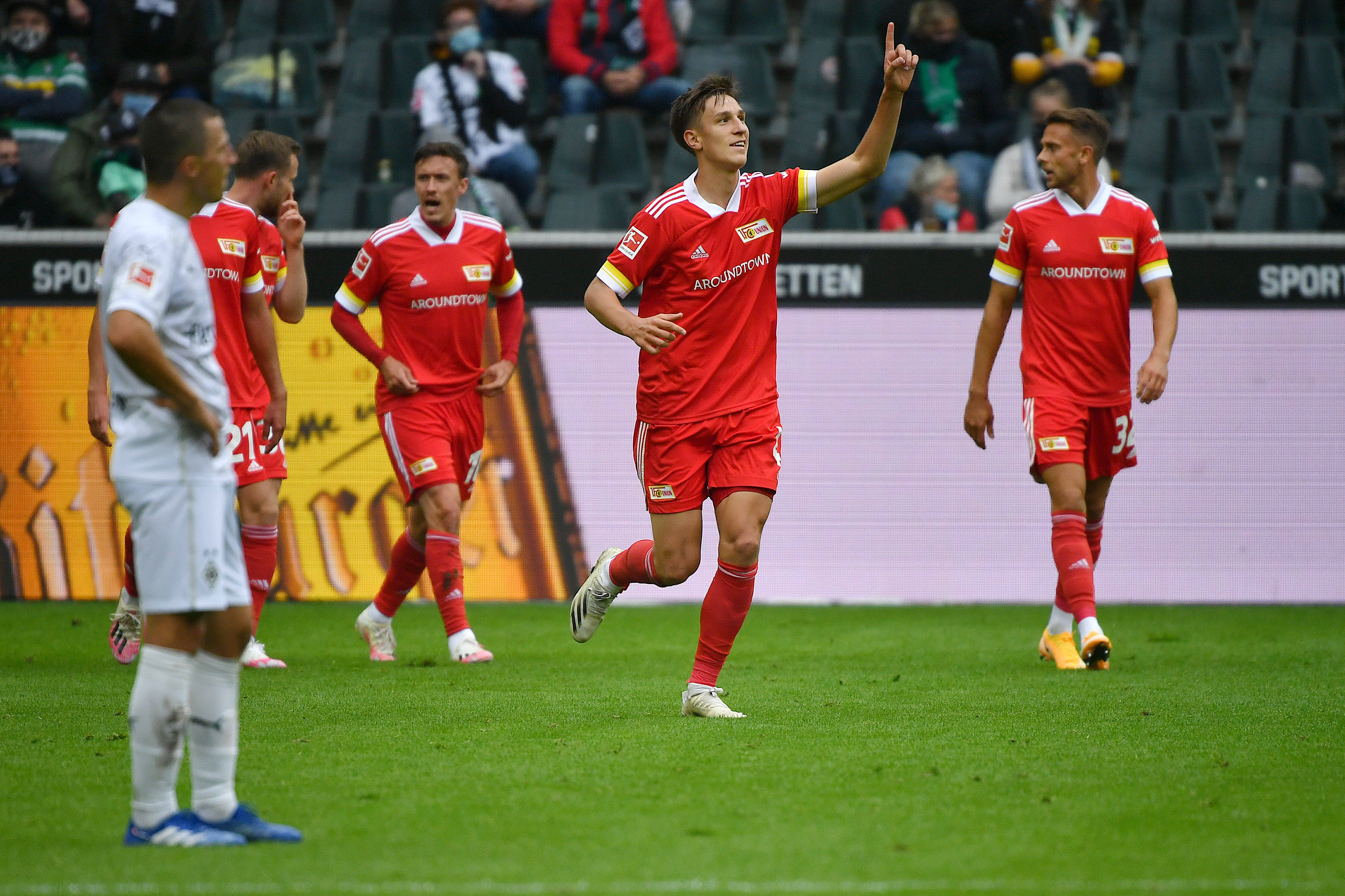 门兴格拉德巴赫发布备战花絮，转会期临场应变，欧冠任务艰巨，纪律约束更严格的简单介绍-AYX SPORTS